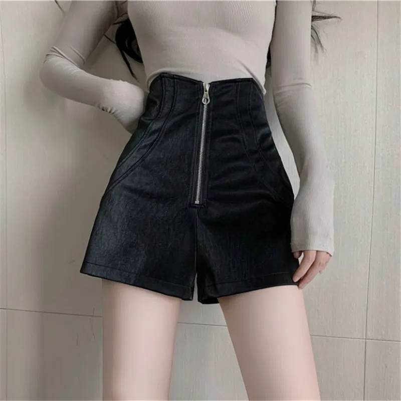 

2021 Women Black White PU Shorts Female High Waist Casual Zipper Leather Shorts Office Lady All Match Slim Wide leg Shorts A2109