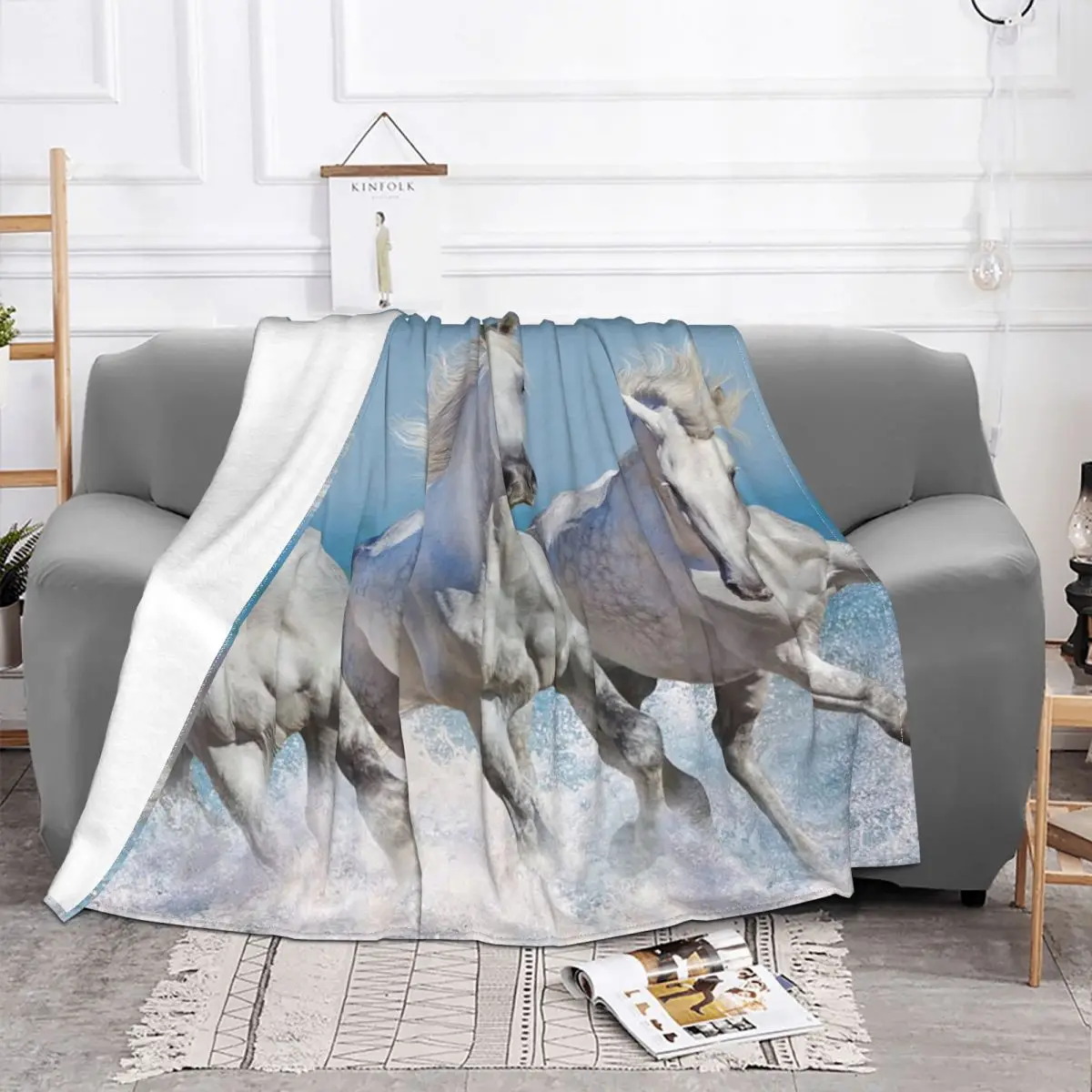 Beautiful White Horse Blanket Galloping Animal Lovers Flannel Throw Blanket Bedding Couch Decoration Ultra-Soft Warm Bedspread