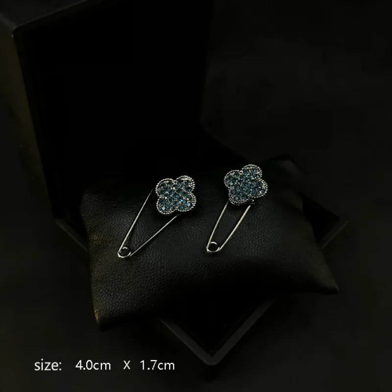 Four Leaf Clover Retro Brooch Luxury Sparkling Rhinestone Pin Elegant Coat Sweater Shawl Fashion Women Jewelry Accessories Gift
