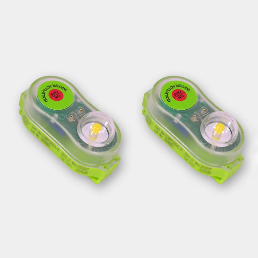 Luce di localizzazione automatica di sopravvivenza, segnale di emergenza del giubbotto di salvataggio a LED, luce di localizzazione personale di sicurezza attivata dall'acqua per il nuoto