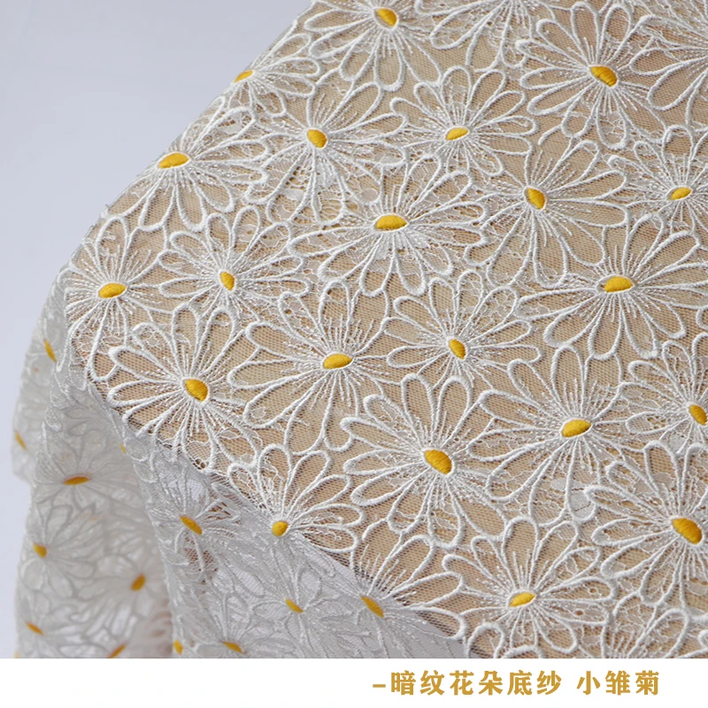 LASUI 2020 new 1y top grade Dark pattern flower net bottom  daisy  yarn-dyed embroidery lace fabric Smooth, skin-friendly X0621