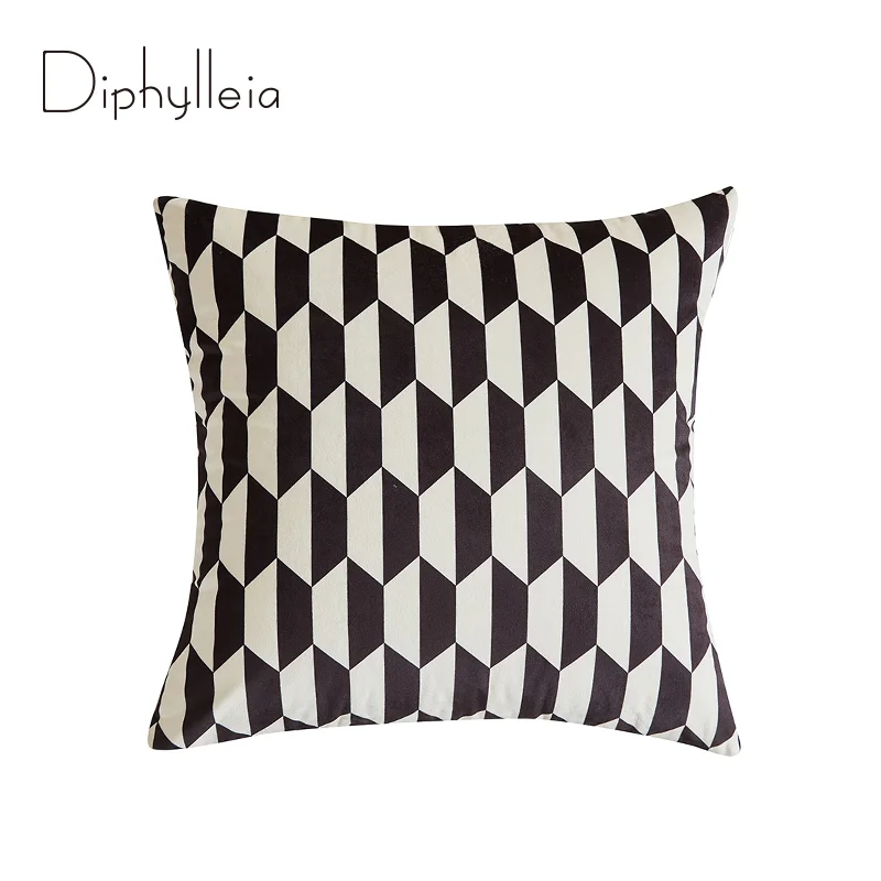 Diphylleia Home Decorative Pillow Cases Modern Simple Black And White Honeycomb Geometry Print Luxury Velvet Cushion Cover 45x45