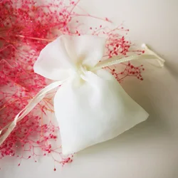 50pcs/lot White Yarn Drawstring Bags DIY Packaging Gift Bags Jewelry Protect Case Wedding Favors Candy Bags Party Supplies