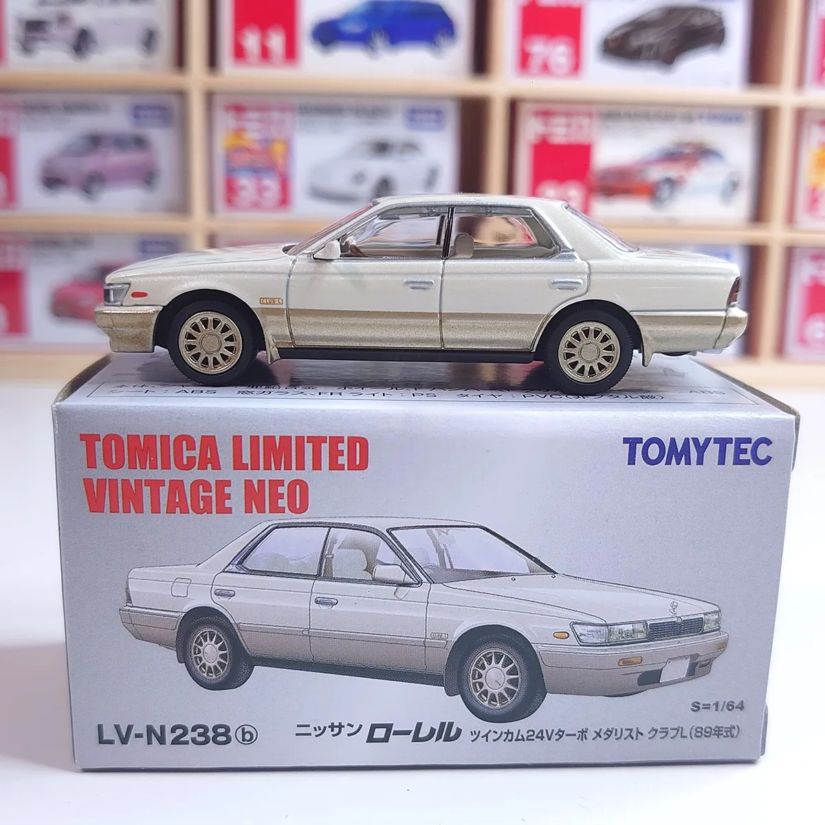 1:64 TOMYTEC limited vintage Neo TLV N238a/b  collection die casting alloy car model