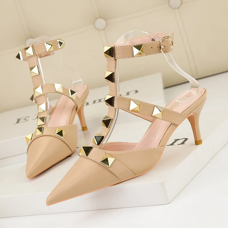 2022 New Spring Fashion Rivets Sandals Women Pointed Toe Mid Heel 6CM Pumps Sexy Luxury Mule Brand Studded Shoe Zapatillas Mujer