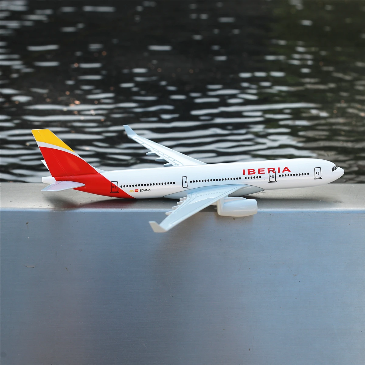 Scale 1:400 Metal Aivation Replica Spain Iberia A330 Airlines Aircraft Diecast Model 15cm Collectible Miniature Toys