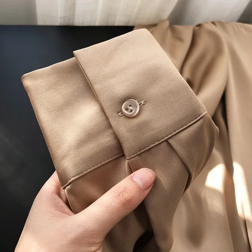 חולצות וחולצות