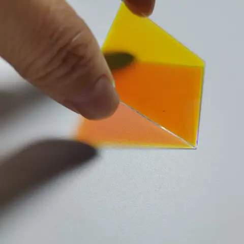 크로스 이색 광학 필터, 빨간색 빛을 반사하는 블루라이트, 프리즘 44x44x0.7mm 스플리터 유리 K9 라이트 필터 크로스 이색 광학 필터, 빨간색 빛을 반사하는 블루라이트, 프리즘 44x44x0.7mm 스플리터 유리 K9 라이트 필터