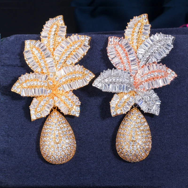 CWWZircons 3-Ton-Goldfarben Luxuriöse Große Blatt-Blumen-Ohrringe mit Mikro-Zirkonia-Pavé für Naija-Hochzeiten und Partys, Großhandel E0365 – Detail 4