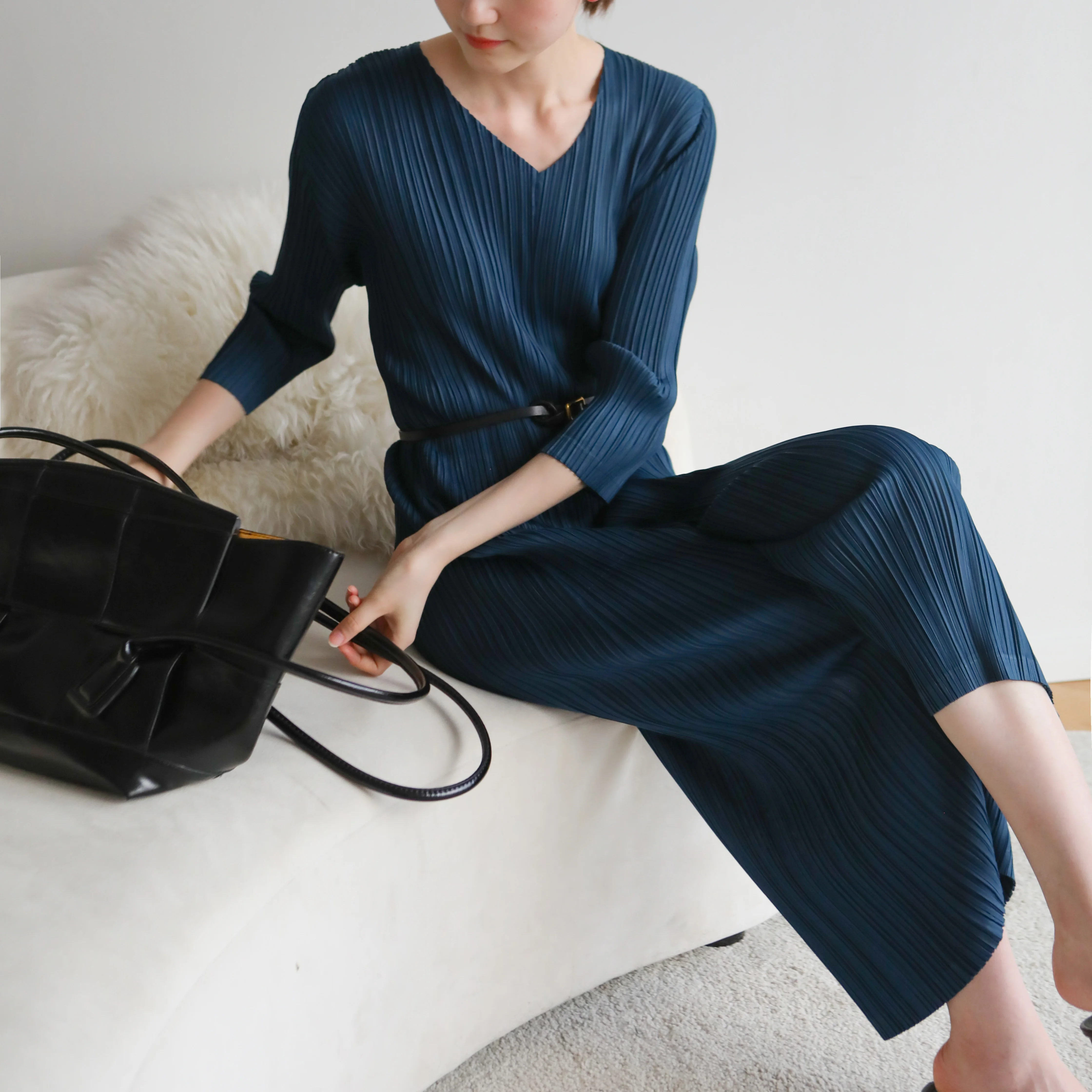 Autumn Miyake pleated new V-neck foreign-style large size slimming slim seven-minute sleeve jumpsuit