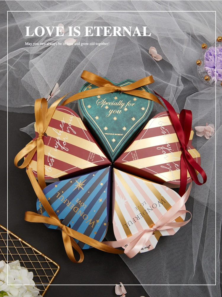 

High Quality Love Heart Laser Striped Gilded Favors Gift Candy Boxes With Ribbon Babyshower Wedding Party Supplies Free shipping