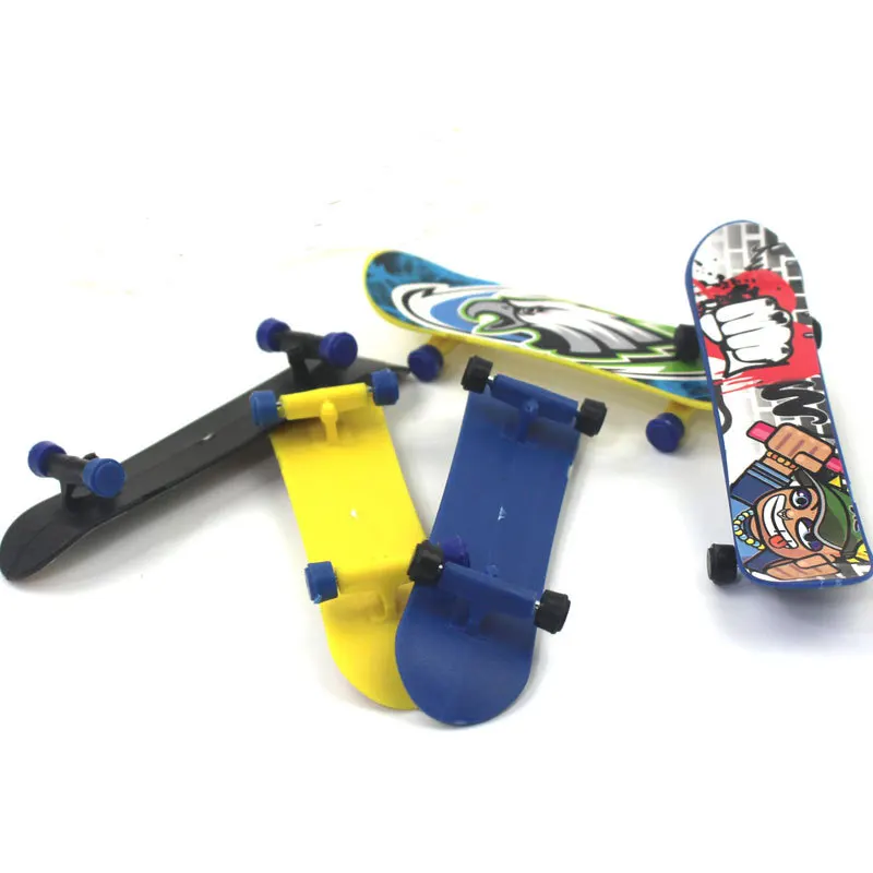 Plastic Mini Skate Finger Skateboarding Fingerboard Novelty Gag Toys For Boys Children Skateboard Finger Board Gifts