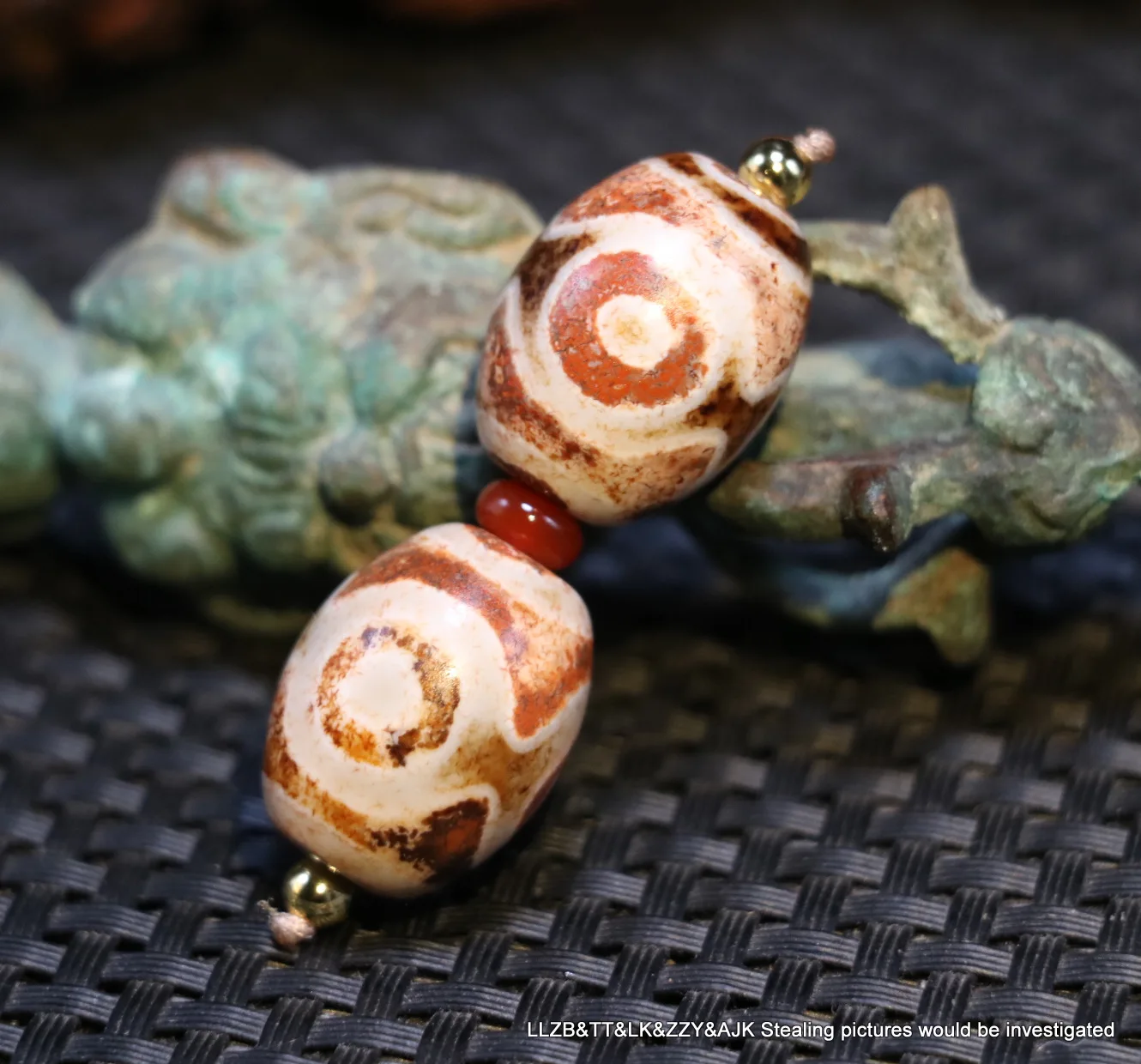 

A Pair Tibetan old Agate Calcification Tiger Tooth 3 Eye Daluo Totem dZi Bead 4A Talisman + LKbrother Sauces Top Grade A04