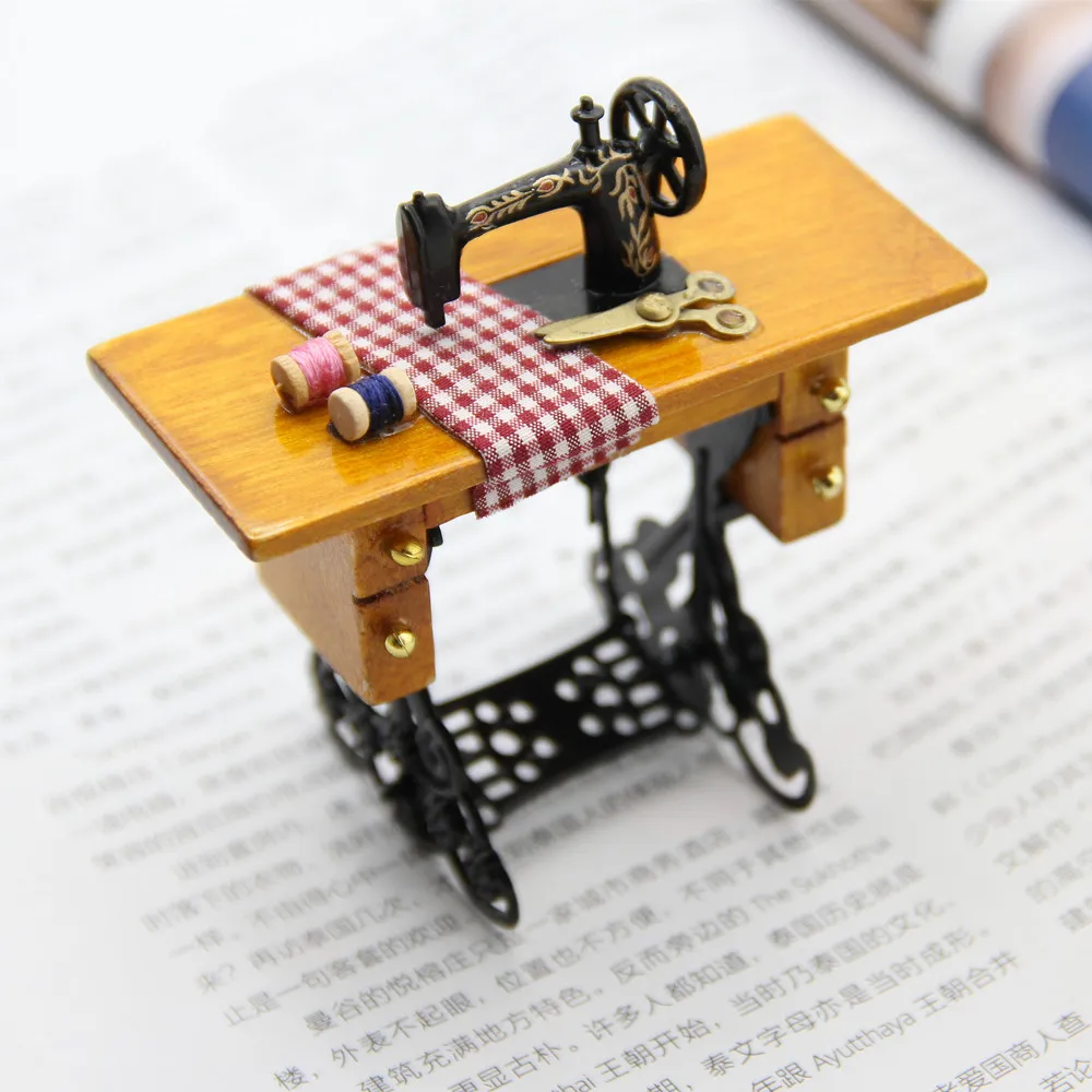 FishSheep Vintage Mini Sewing Machine Brooches For Women Cute Handmade Thread Scissor Seamstress Brooch Pins Clothes Gift Jewel