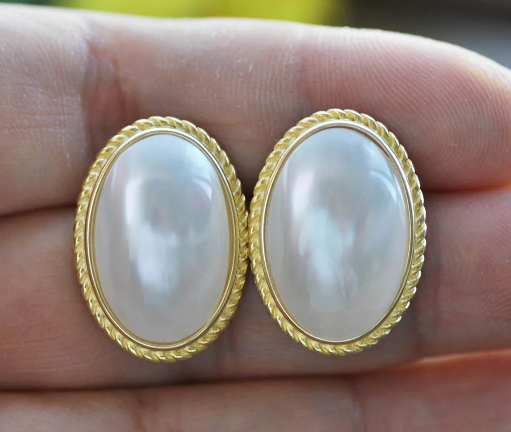 Z11106 24mm White Egg-Hemisphere Mabe Pearl Stud Earring Plating 925silver