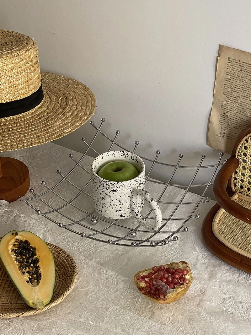 

French Retro Metal Mesh Tray Hollowed Out Fruit Tray Shop Decoration Plate Room Simple And Unique Creative Style Retro Basket