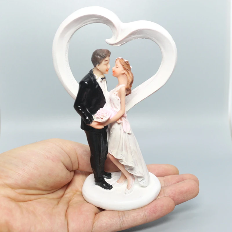Wedding Anniversary Couple Figurines Car Accessories Valentine\'s Day Ornaments Home Decoration Resin Crafts Gift for Guest