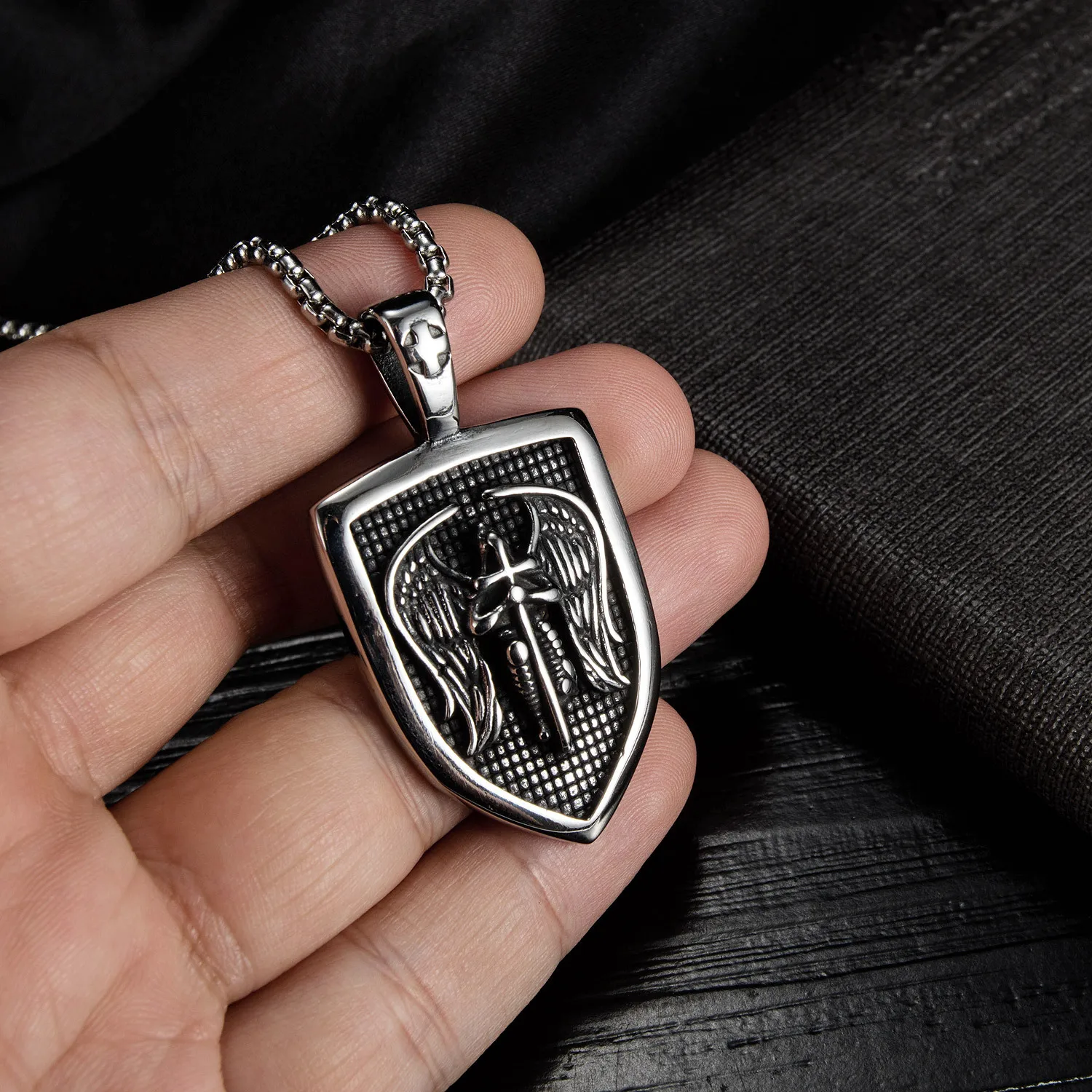 

Punk Men Wing Angel Saint Shield Pendant Necklace Michael Protection Divine Shield Stainless Steel Men Amulet Pendant Jewelry