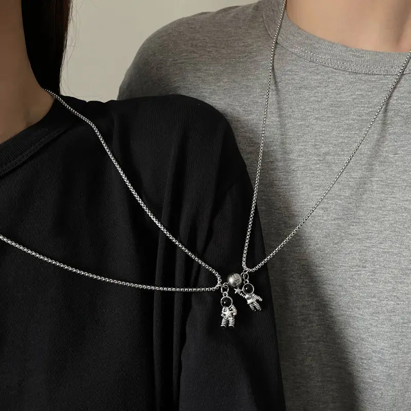 2Pcs Minimalist Lovers Matching Friendship Spaceman Astronaut Pendant Magnetic Distance Couple Necklace Jewelry Anniversary Gift