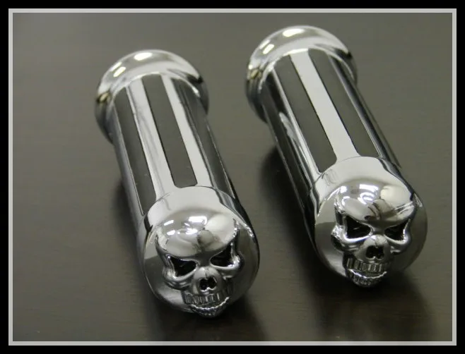 1\'\' 25mm Chrome SKULL Handlebar HAND GRIPS For Kawasaki Vulcan VN 500 800 900 1500 1600 2000 Cruiser Custom