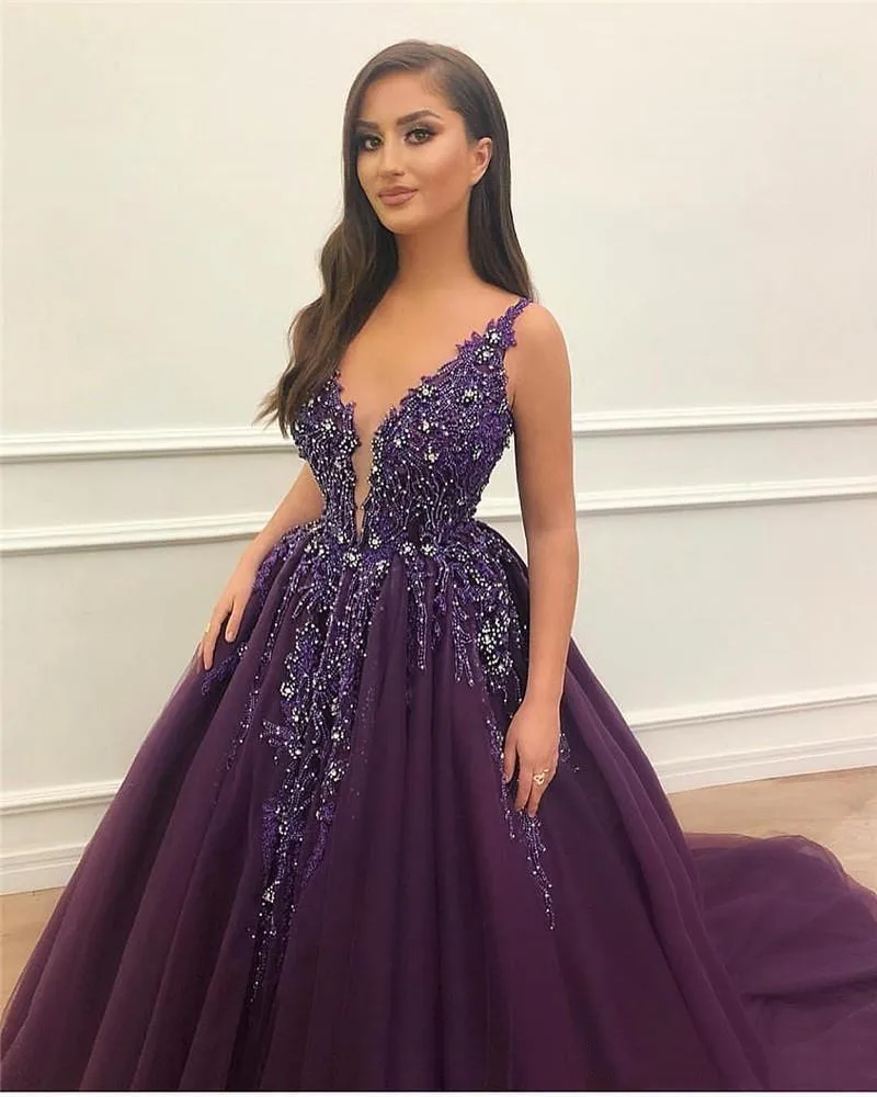 Nieuwe Luxe Bling Paars Baljurk Quinceanera Jurken V-hals Kant Applicaties Crystal Kralen Mouwloze Plus Size Partij Jurken