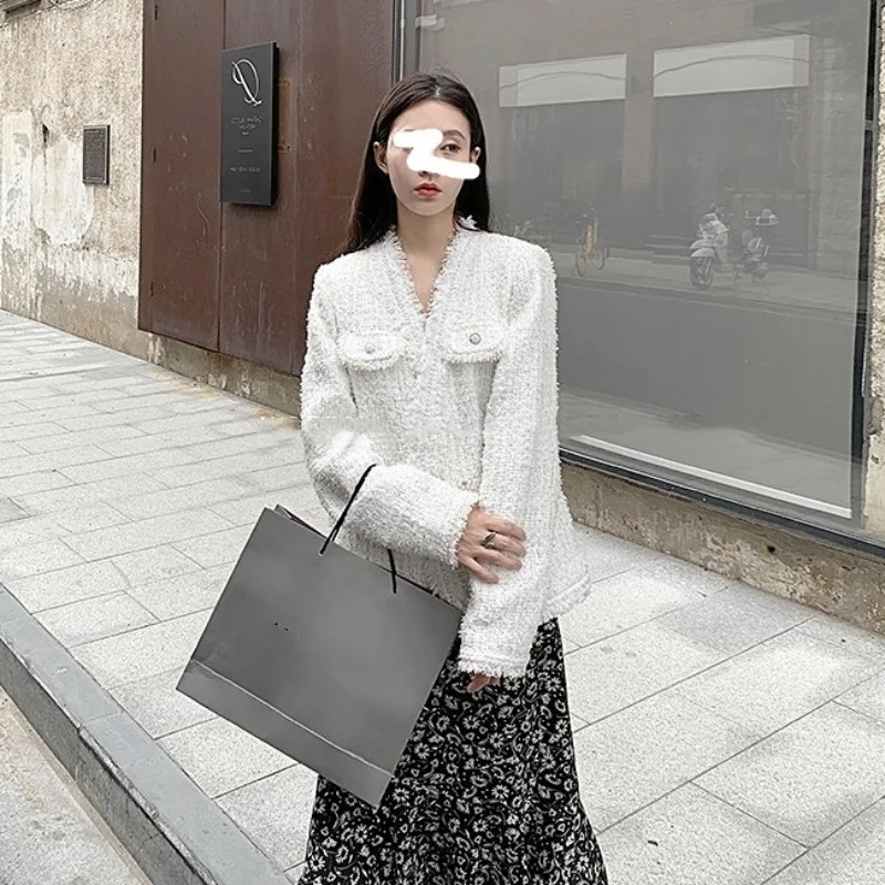 

Ladies Office Elegant White Tweed Jacket V Neck Pearls Single Breasted Suit Jackets French Retro Autumn Outerwear Women Coats