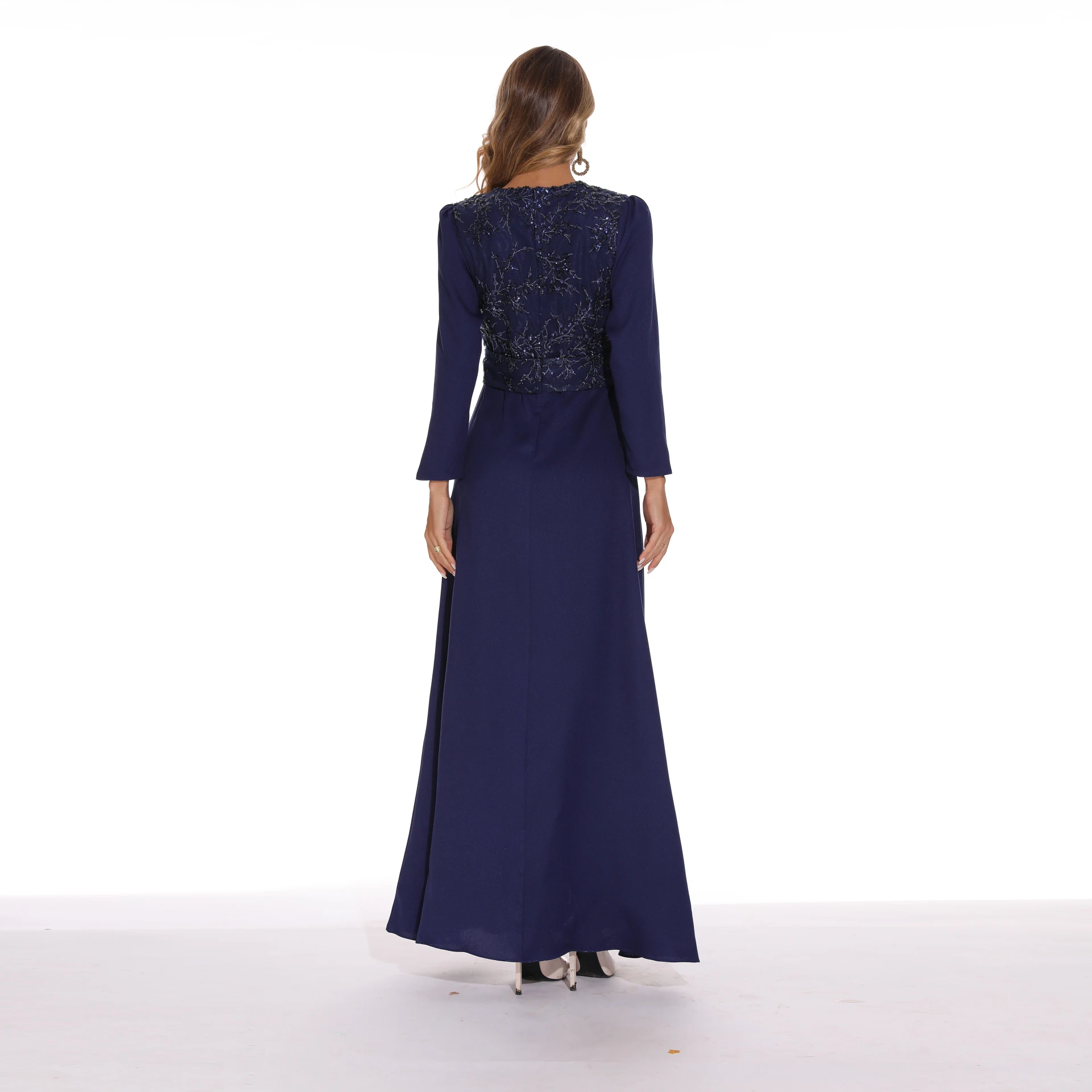 New Muslim two-piece set embroidery sequins shows a slim long And elegant Arab dress