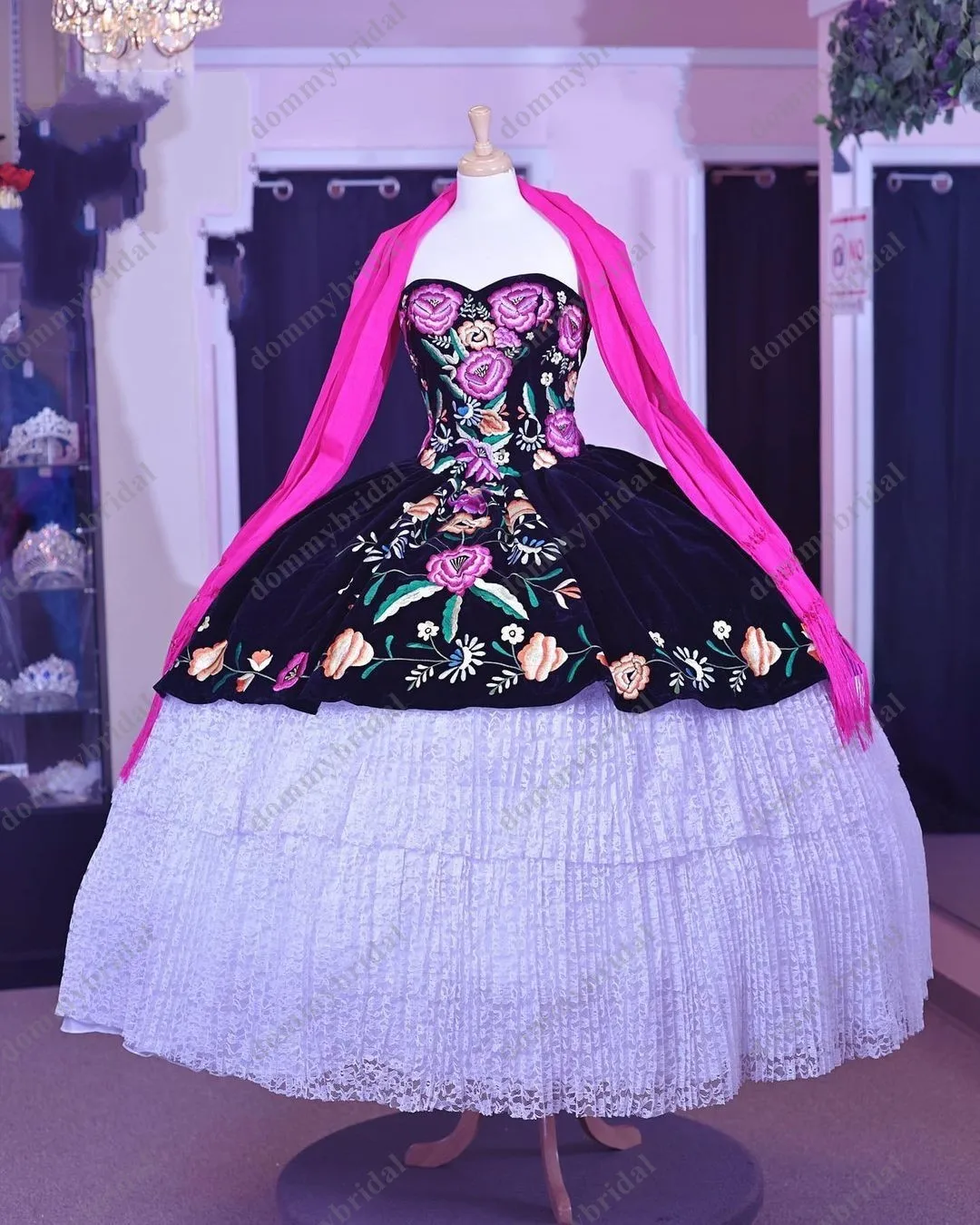 Vestidos de quinceañera con Charro mejicano, vestidos sexys de terciopelo negro y blanco con bordado de flores coloridas, patrón dulce 15 16 para baile de graduación Formal, 2023