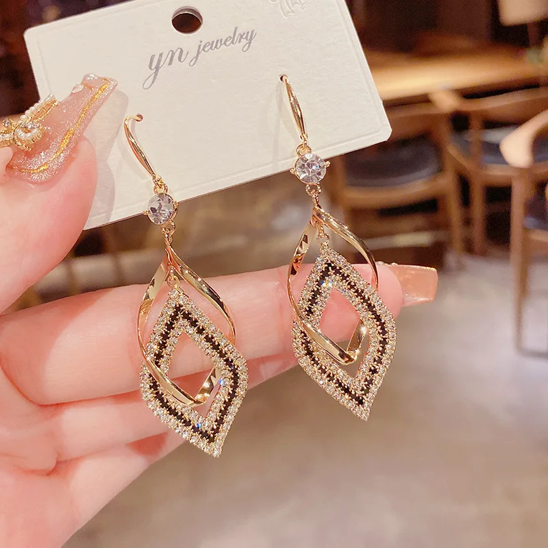 Fashion Simple 2023 trend New Women jewelry earrings Vintage Geometric Earrings Pendant exquisite Hollow out Hanging earrings