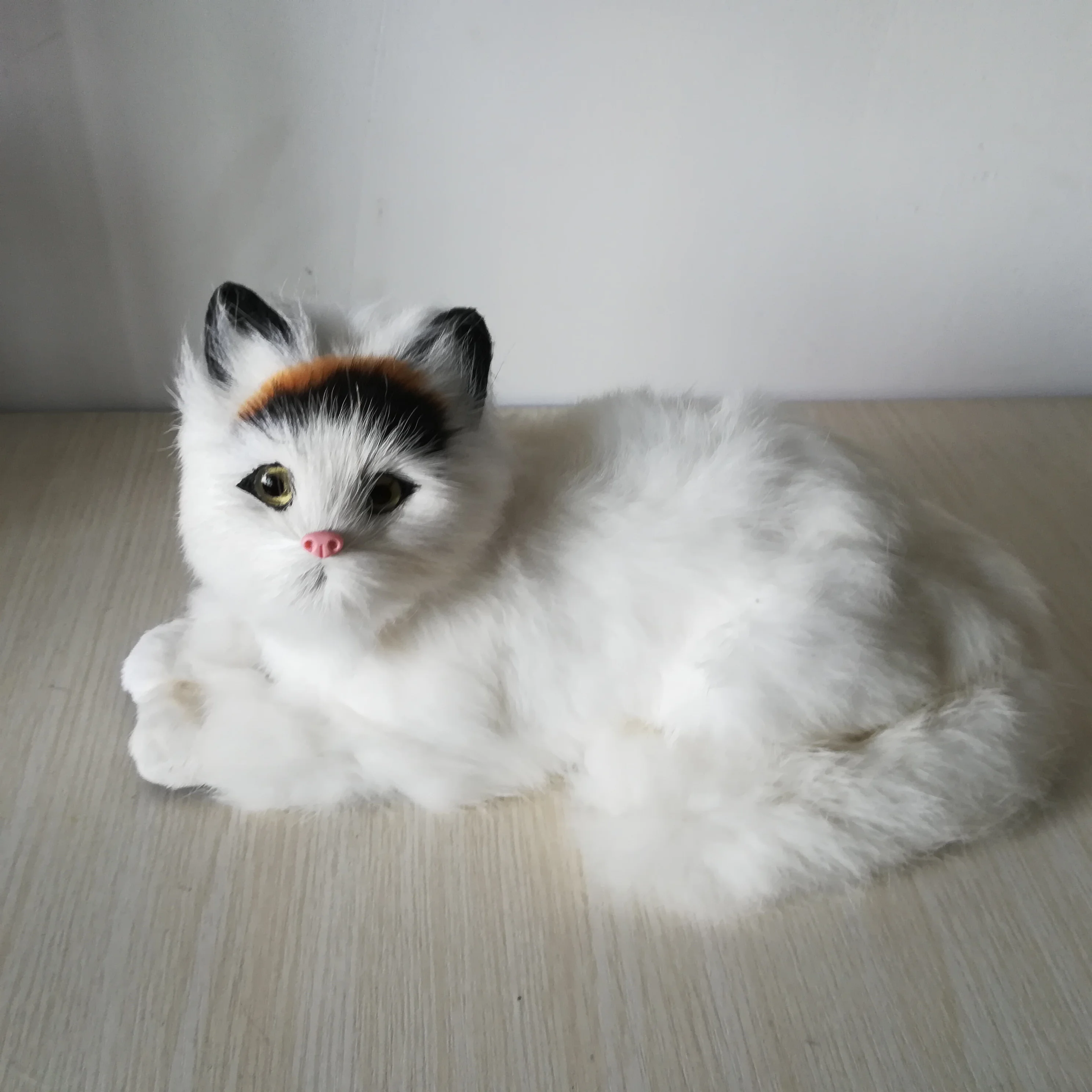 

real life toy white prone cat hard model about 28x15x18cm,plastic&fur cat prop,home decoration toy Xmas gift b0802