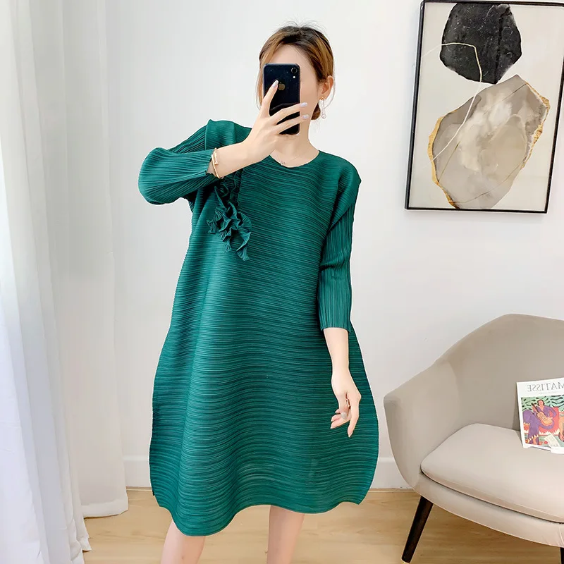 

Miyake pleated organ dress 2021 autumn three-quarter sleeves round neck loose thin large-size skirt basic folda dress for woman