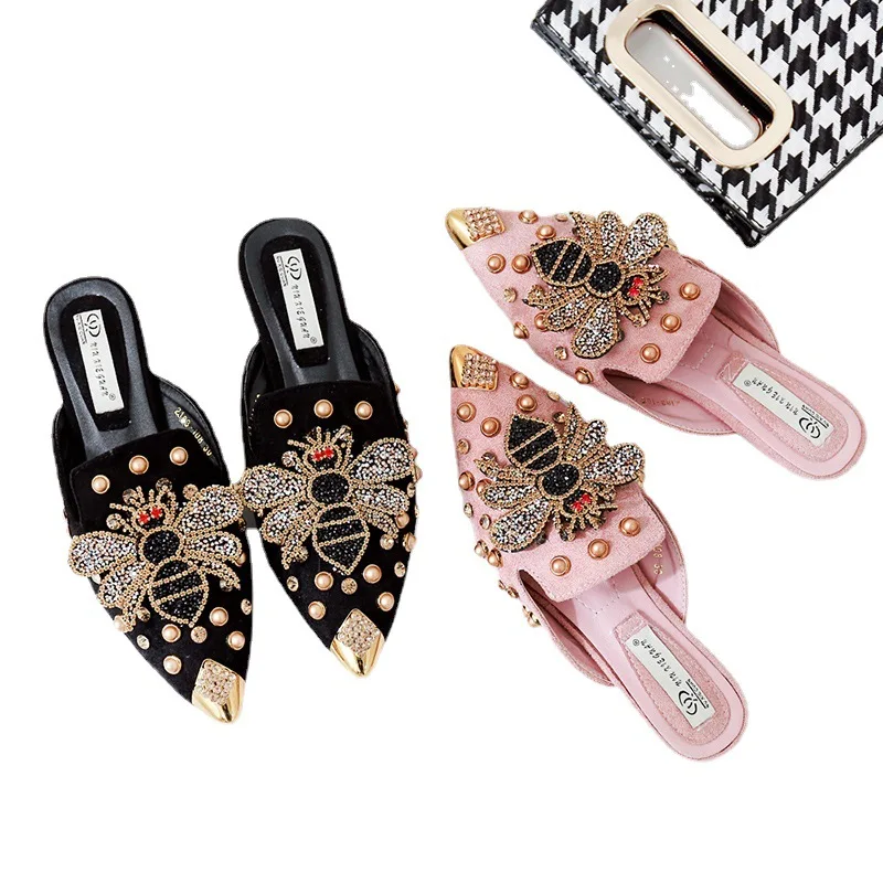 جديد 2021 نعال نسائية مسطحة مدببة بحجر الراين صنادل بدون كعب للشاطئ أحذية نسائية معدنية نحل سويدي للسيدات