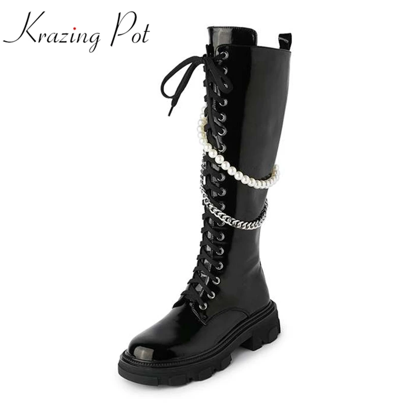 Krazing Pot Cow Leather Med Heels Wrinkled Patent Leather Equestrian Boots Pearl Metal Chain Fashion Lace Up Knee High Boots L11