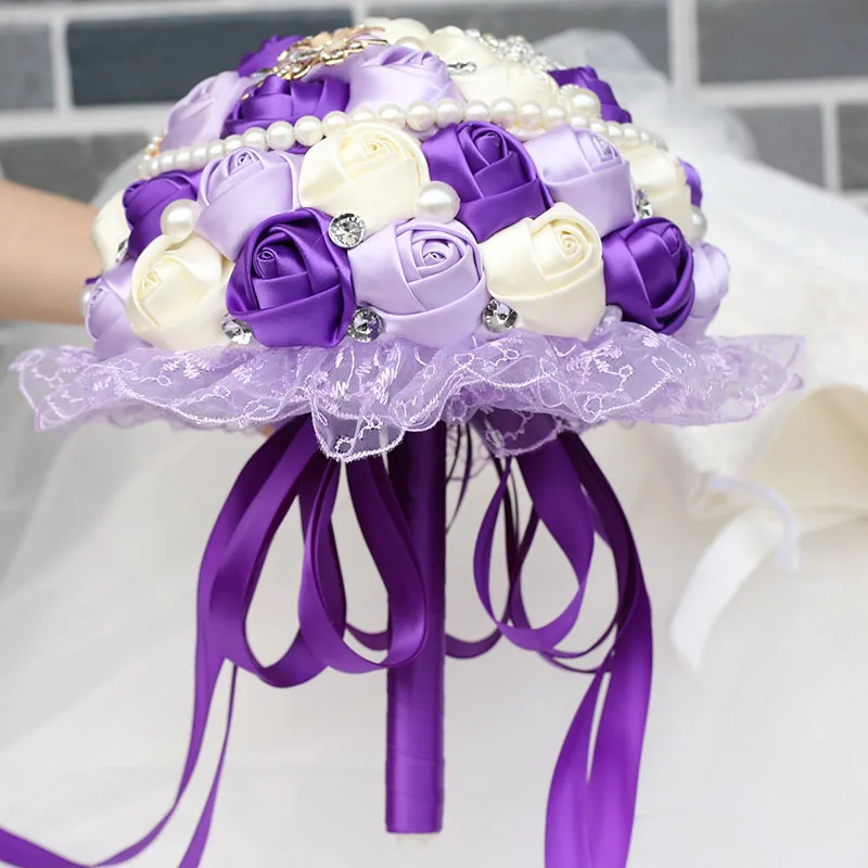 Mazzi da sposa viola in cristallo di perline di seta con diamanti che tengono fiori di rosa artificiali Stitch Bouquet da sposa viola personalizzato W280