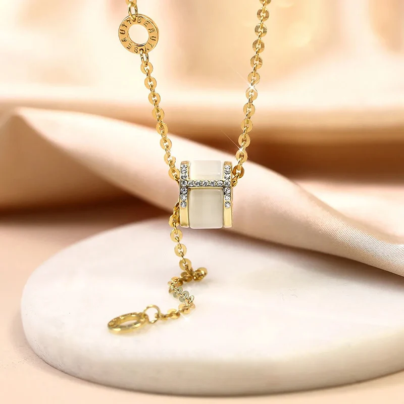 Luxury Metal Women Necklace Design Feeling Letter H Inlaid With Crystal Stone Pendant Neck Chain Sexy Girl Necklet Jewelry Gifts