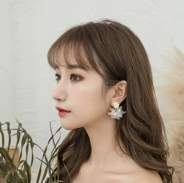 GRACE JUN Korea Style White Acrylic Flower Petal Clip on Earrings for Women New Summer Statement Screw No Pierced Earring Gift