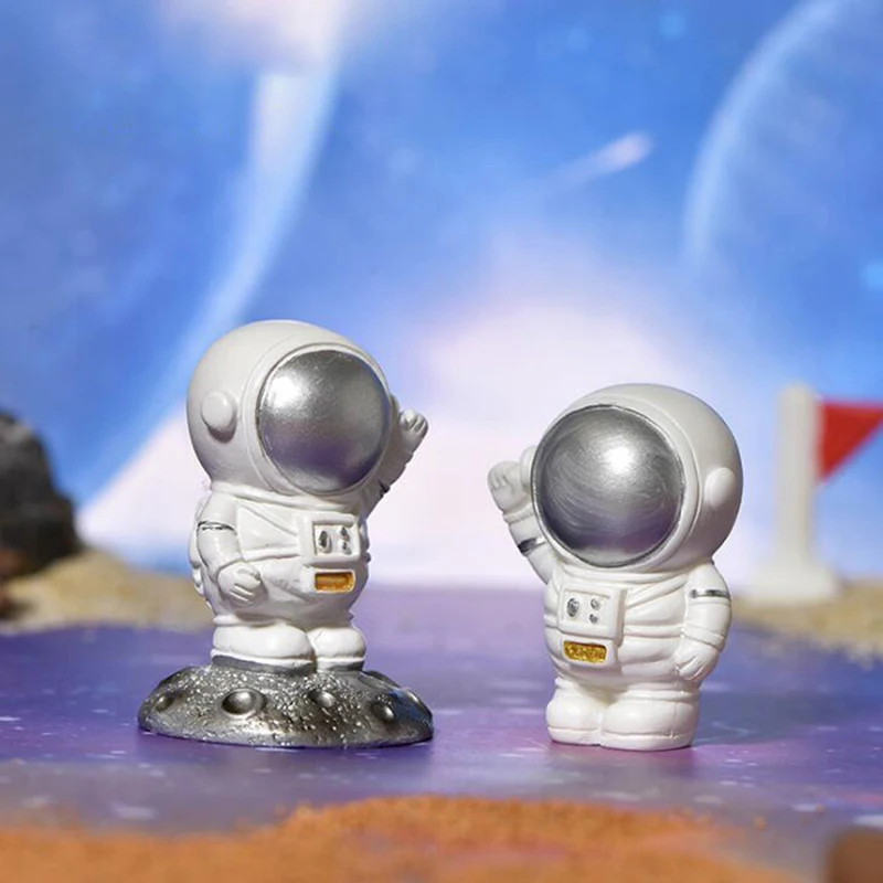 Cute Resin Decoration Space Astronaut Home Decor Small Ornaments Cake Baking Figurine Car Desk Decor Mini Garden Statue Toy Gift