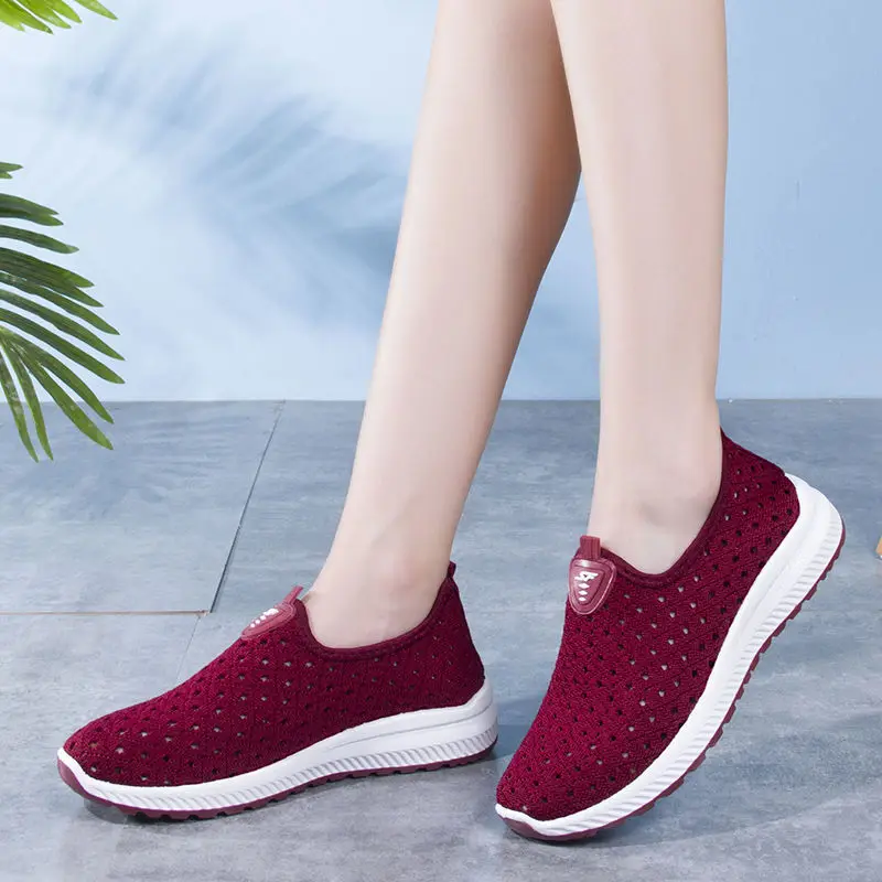Knitted Women's Shoes Summer Old Beijing Cloth Art Breathable Hollow Knitted New Leisure Sports Shoes Middle Aged Women's Shoes