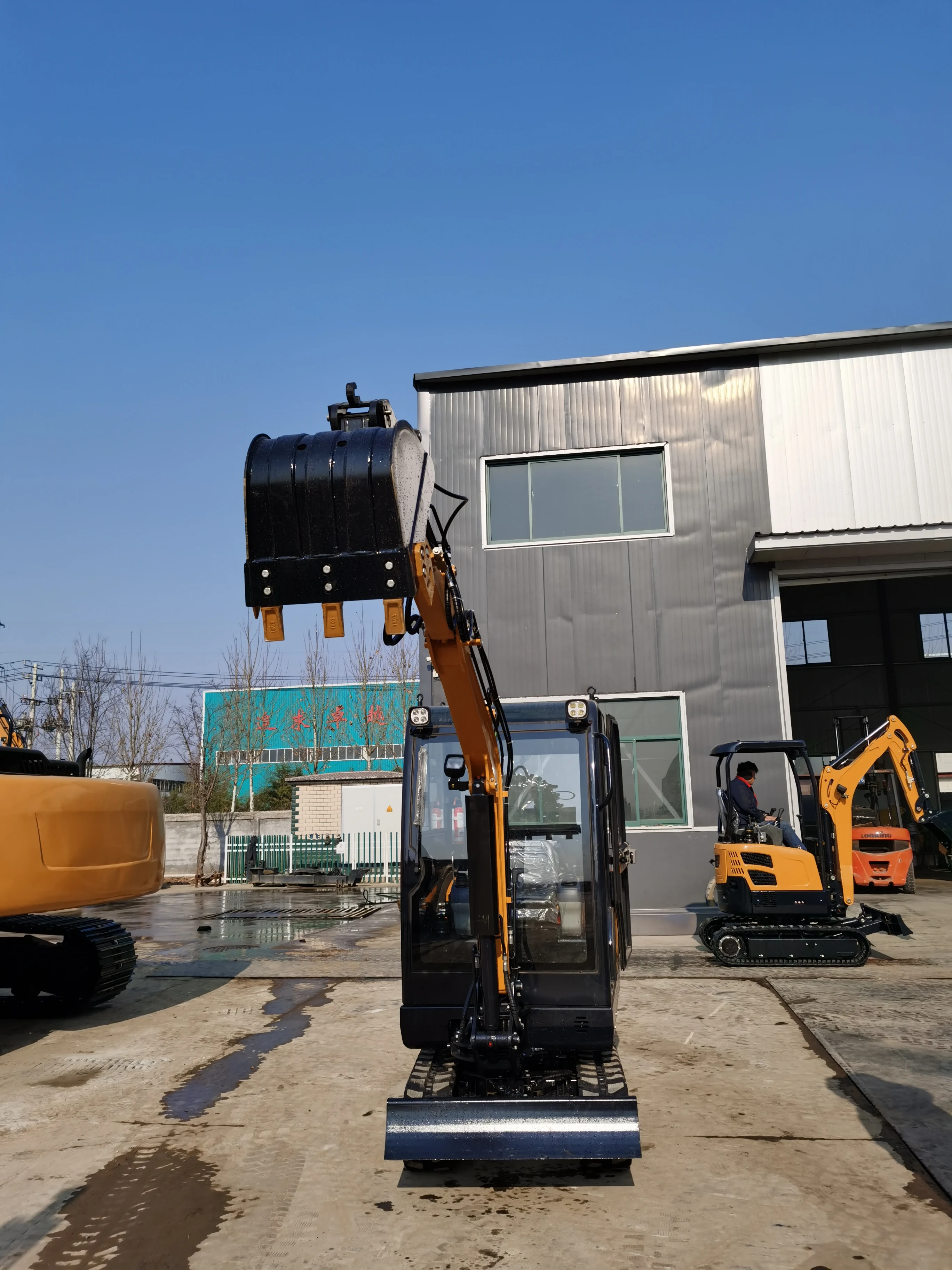 Small Crawler Excavator 1.8Ton Garden Construction Digger Machine SY601.8