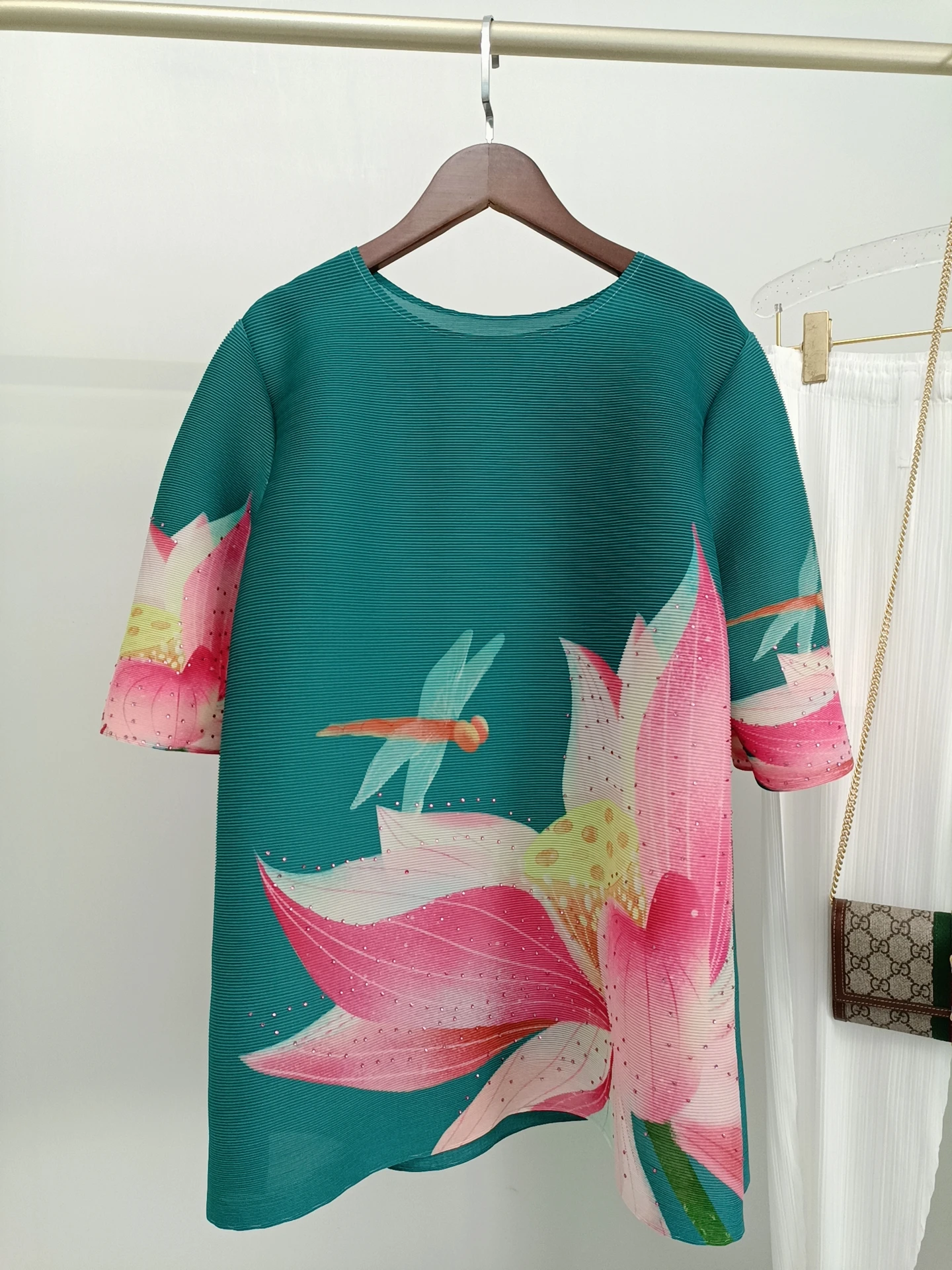 

HOT SELLING Miyake fashion fold Lantern sleeve T-shirt o-neck print Dandelion T-shirt IN STOCK