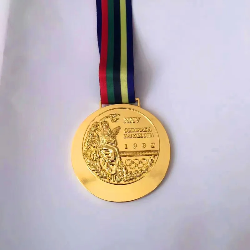 Barcelona Gold Plated Sport Player Award, Spain Badge, Party Gift, Games with ribbon.1992 Medal