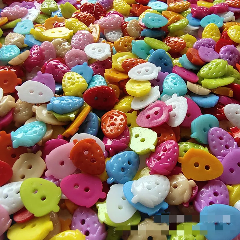 100 PCS Strawberry Lots Colors DIY Scrapbooking Cartoon Buttons Plastic Buttons Children\'s Garment Sewing Clothes Accessories