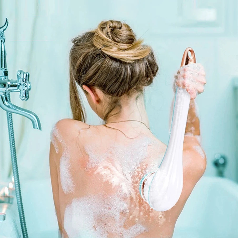 전기 실리콘 목욕 브러시 백 스크러버 4 브러시 헤드 USB 충전식 회전 샤워 마사지, 2 속도 긴 핸들