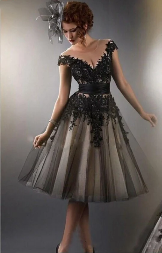 Robe de Cocktail en Tulle, longueur genou, sans manches, dos nu, avec des applications en dentelle, 2021