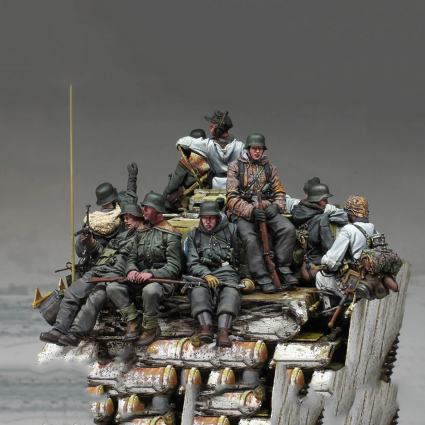 

Фигурка из смолы 1/35, сборная, новая, в разобранном виде, в составе старинного экипажа из 13 человек (без резервуара), набор из Неокрашенная модель