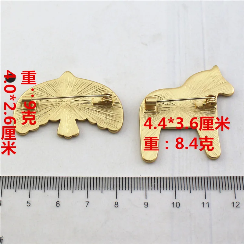 New Fashion Korean Simple Bird Eagle Horse Animal Flower Star Metal Brooch Pin Badge For Women Coat Hat Scarf Accessories Gifts