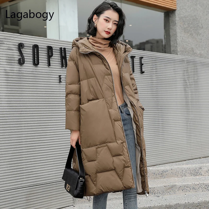 Lagabogy 2025 جديد الشتاء النساء كبيرة الحجم طويلة 90% الأبيض بطة أسفل سترة الإناث مقنعين سميكة الدافئة جيب غير رسمي سترات الثلوج معطف