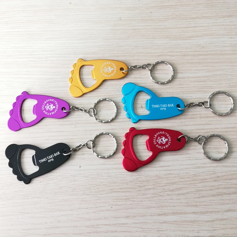 

100pcs Personalized Logo Text Cute Baby Foot Bottle Opener Key Chain For Baby Shower Baptism Wedding Souvenir Small Gift