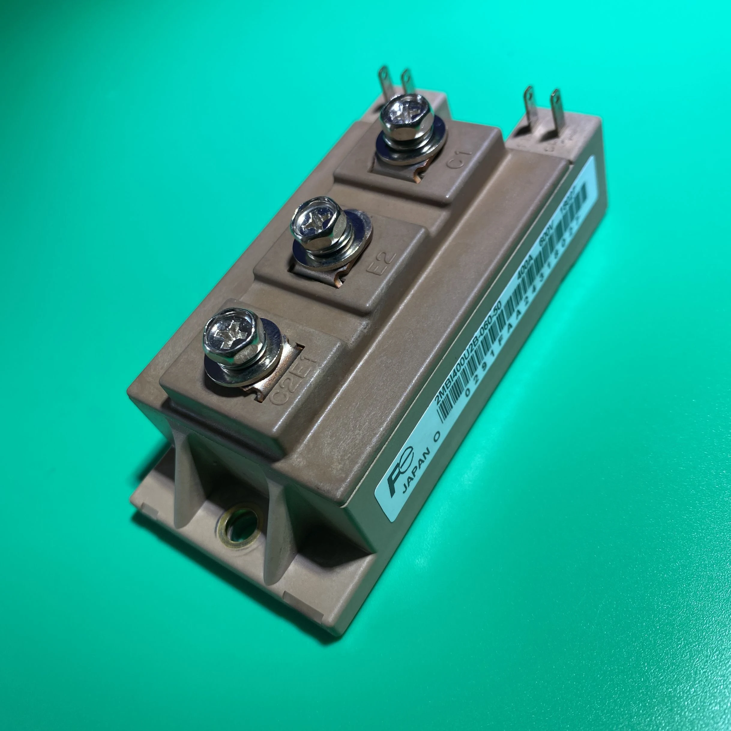 

2MBI400U2B-060-50 IGBT MODULE 2MBI 400U2 B-060-50 400A 600V 2MBI400U2B060-50 2MBI400U2B-60-50 2MBI400U2B06050 2MBI400-U2B-060-50