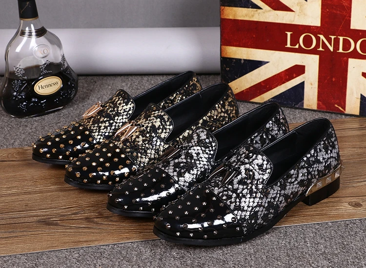 Luxury Rivets Tassel Leisure Party Men Shoes Loafers Pointed Toe Slip On Embossed Leather Shoes Mens Nightclub Bars Show Shoes